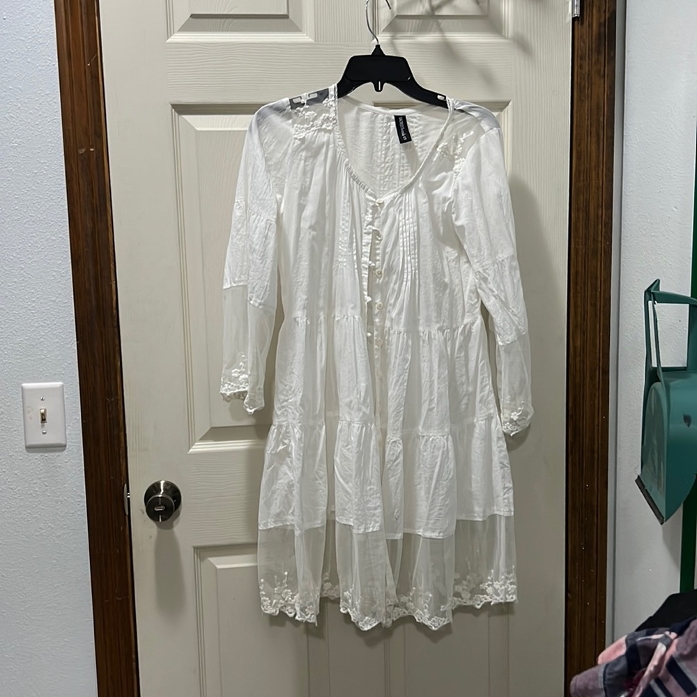 White small duster… great condition…lots of detail work